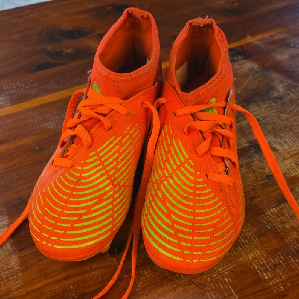 Kids Adidas Predator Size 1.5 Orange Soccer Athletic Shoes